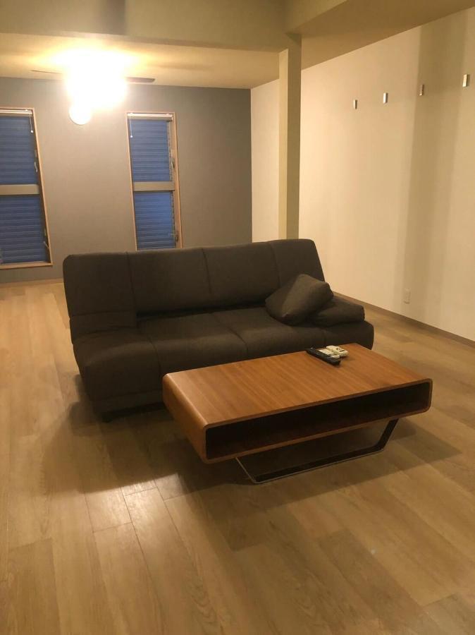 Oyado Gorilla Annex Appartement Osaka Buitenkant foto